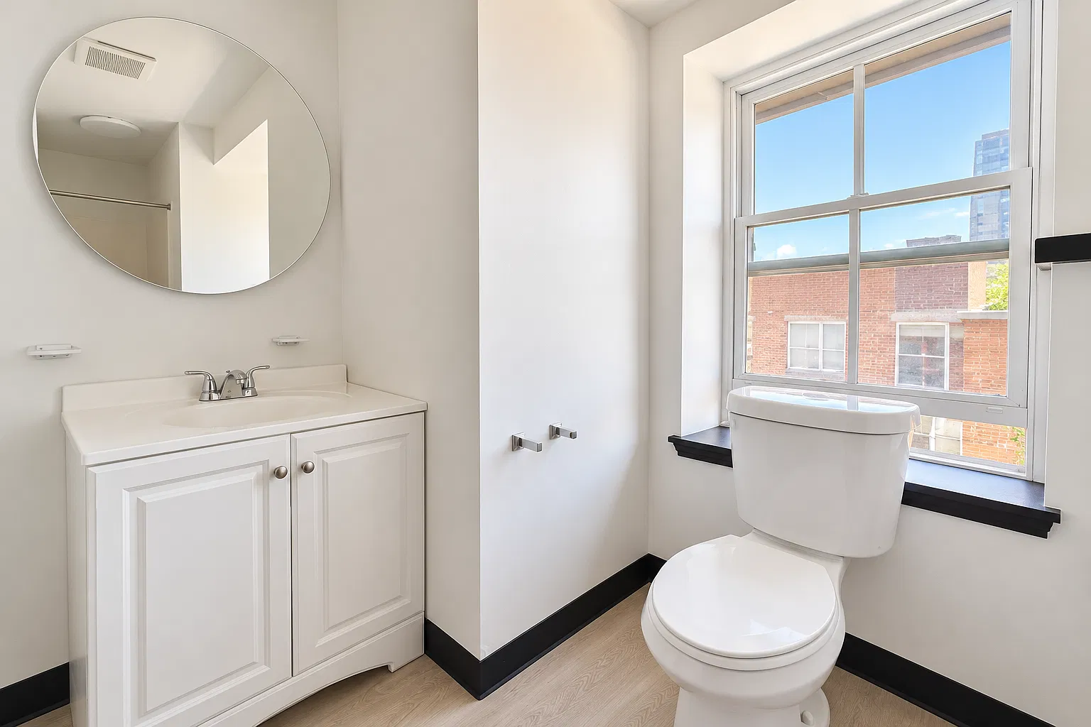4 bed, $1,565 — Photo 3