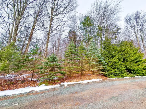 13 Game Trail Dr, Greentown, PA 18426