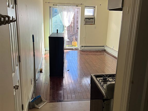 2nd image of 16915 89th Ave APT 4B