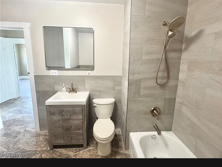 9606 Parmelee Ave — Photo 18