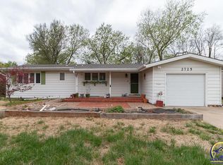2725 SW McAlister Ave, Topeka, KS 66614