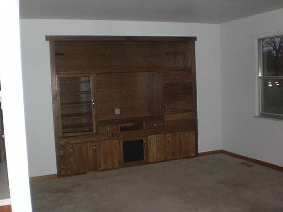 Living Rm w/Built-Ins