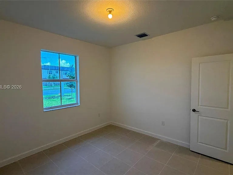 2475 SE 29th Dr — Photo 36