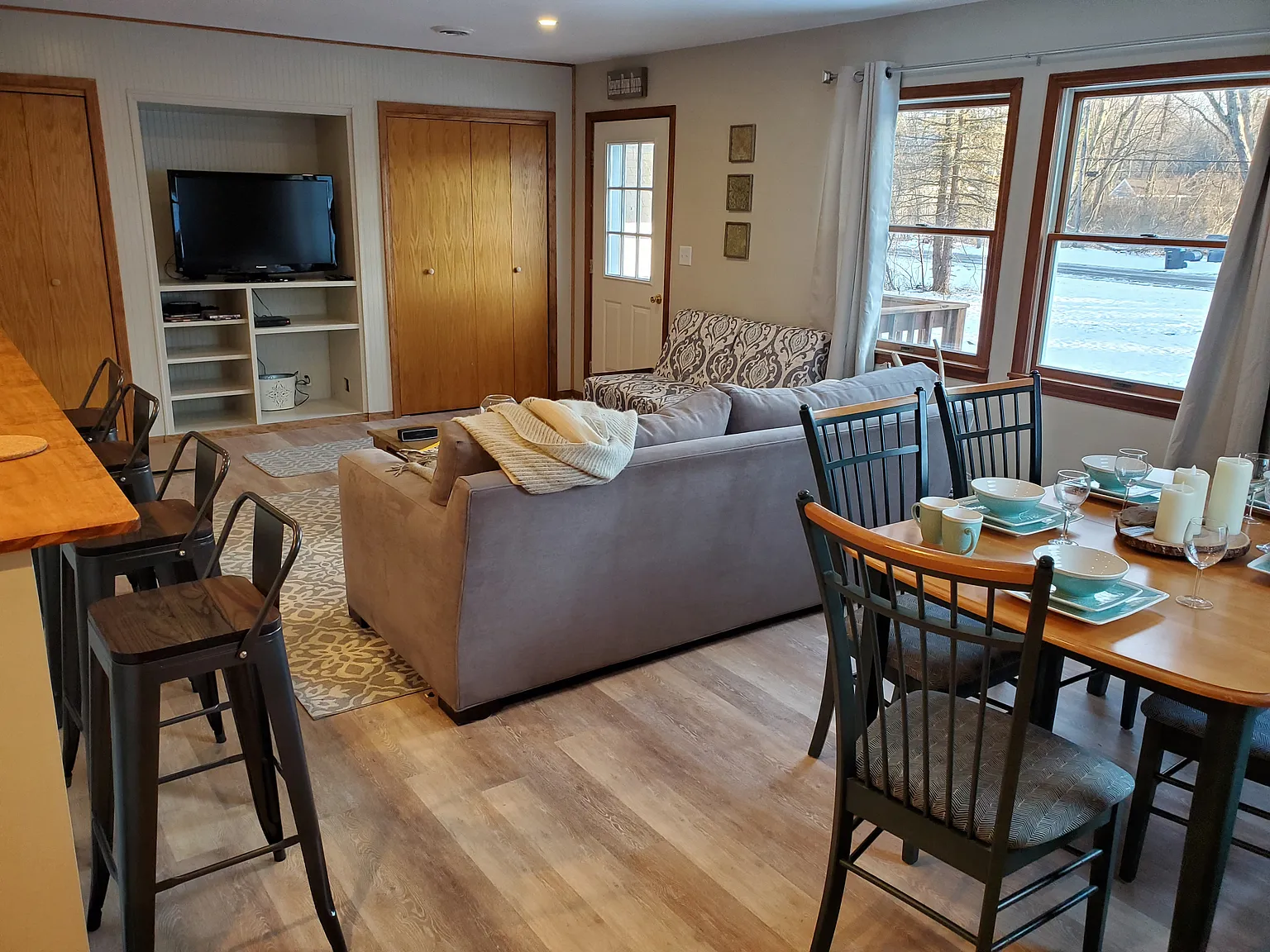 3 bed, 1100 sqft, $2,000 — Photo 2