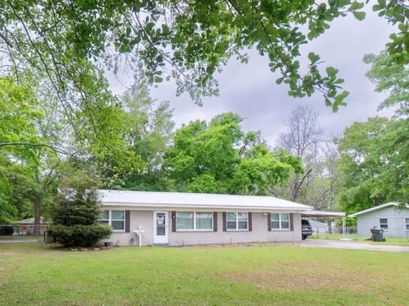 402 Dolphin St, Dothan, AL 36301