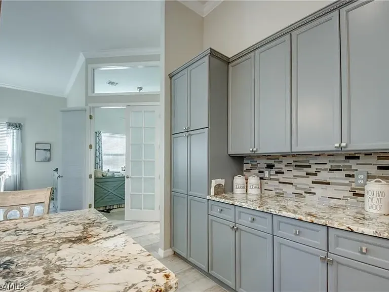 2409 SW 39th St — Photo 10