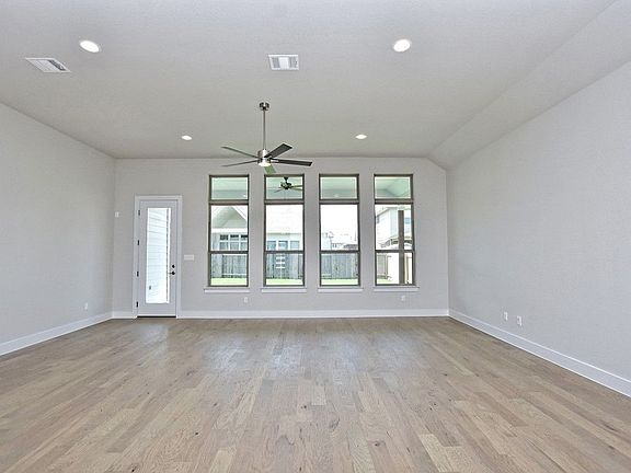 5th image of 4205 Shady Hill Ln