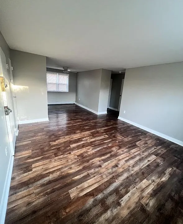 2711 E 165th St #3