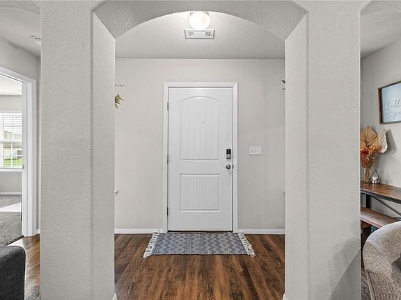 4th image of 2501 Maplewood Ave