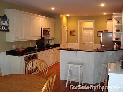 Eat in Kitchen and breakfast bar