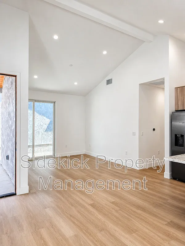 3 bed, 2.0 bath, $3,700 — Photo 4
