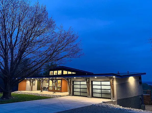 3212 Foxridge Cir, Manhattan, KS 66503