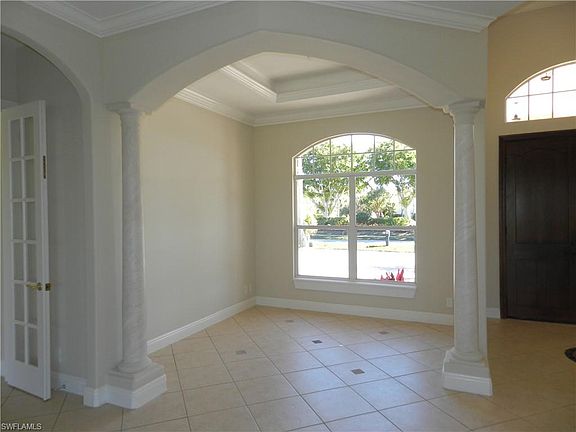 3rd image of 1570 Collingswood Ave