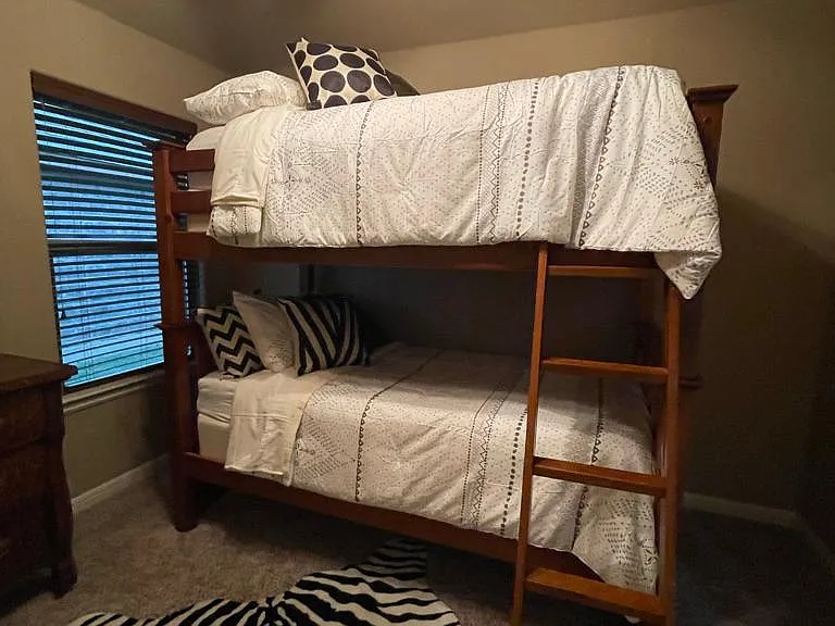 1407 Lauren Ln — Photo 10
