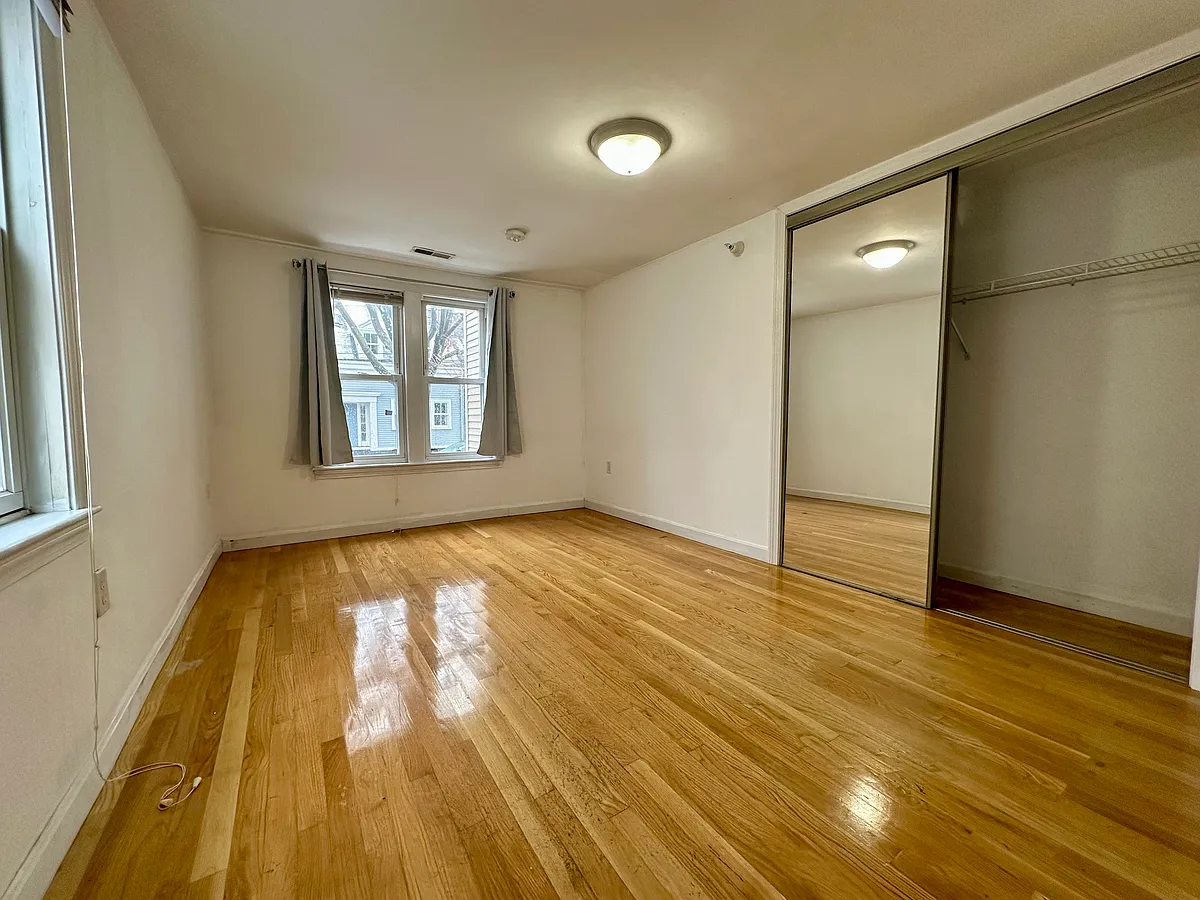 Building Photo - 89 Spring St #3