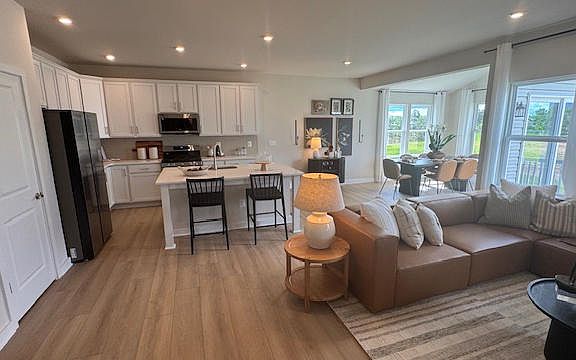 Family Room - Kitchen