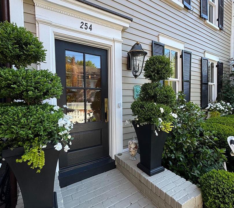 1st image of 254 King George St