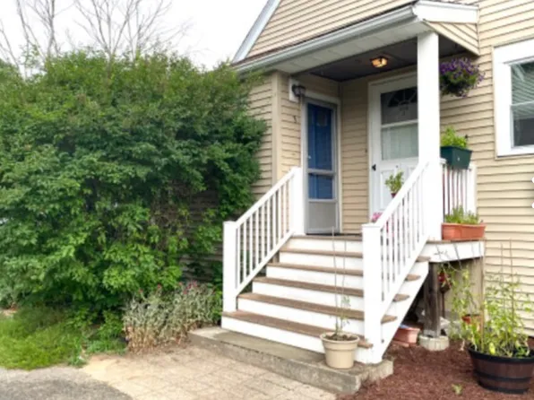 337 Village St APT 3, Millis, MA 02054