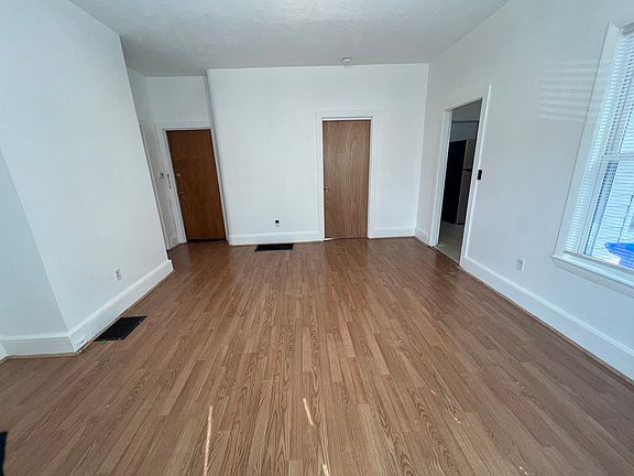 5th image of 827 Main St Floor 1