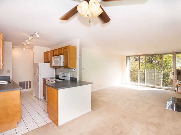 3rd image of 5820 Oakwood Dr Unit 4M