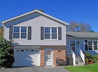 962 Bridge Ct, Catasauqua, PA 18032