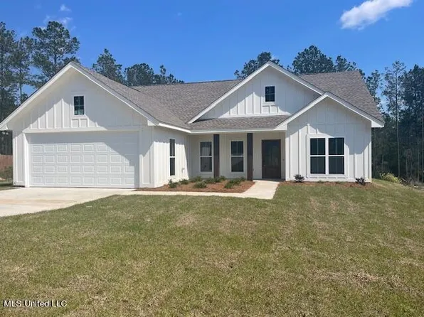 21620 E Edgewood Dr, Saucier, MS 39574