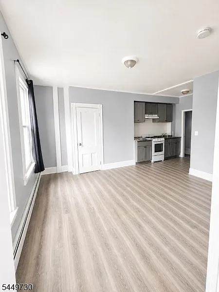 2 bed, 1.0 bath, 500 sqft, $1,800 — Photo 1