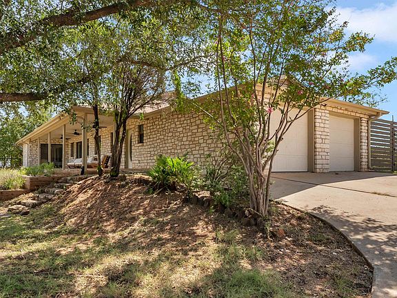 3rd image of 113 W Bluebonnet Road