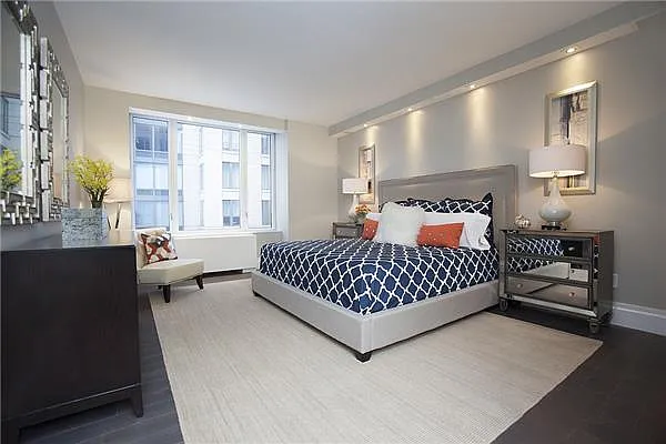 Sold by R New York | media 19