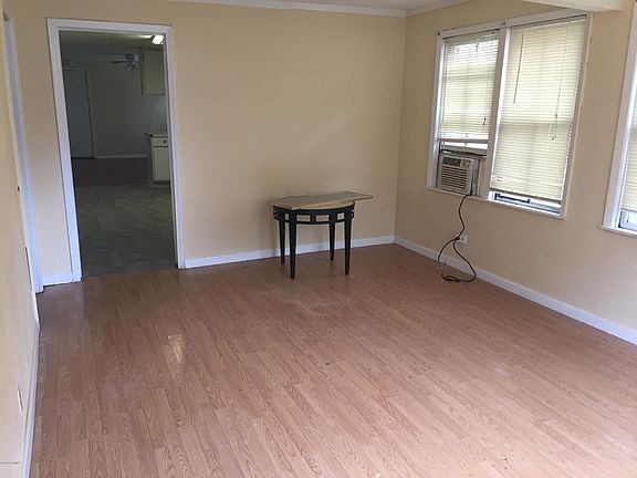 4th image of 248 E Hyacinth St