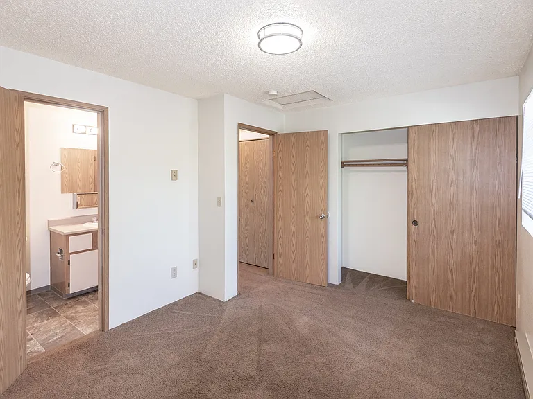 Black Lake Apartments — Photo 35