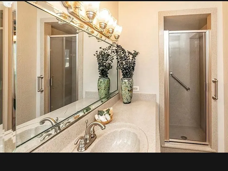 990 Evergreen Ln — Photo 16