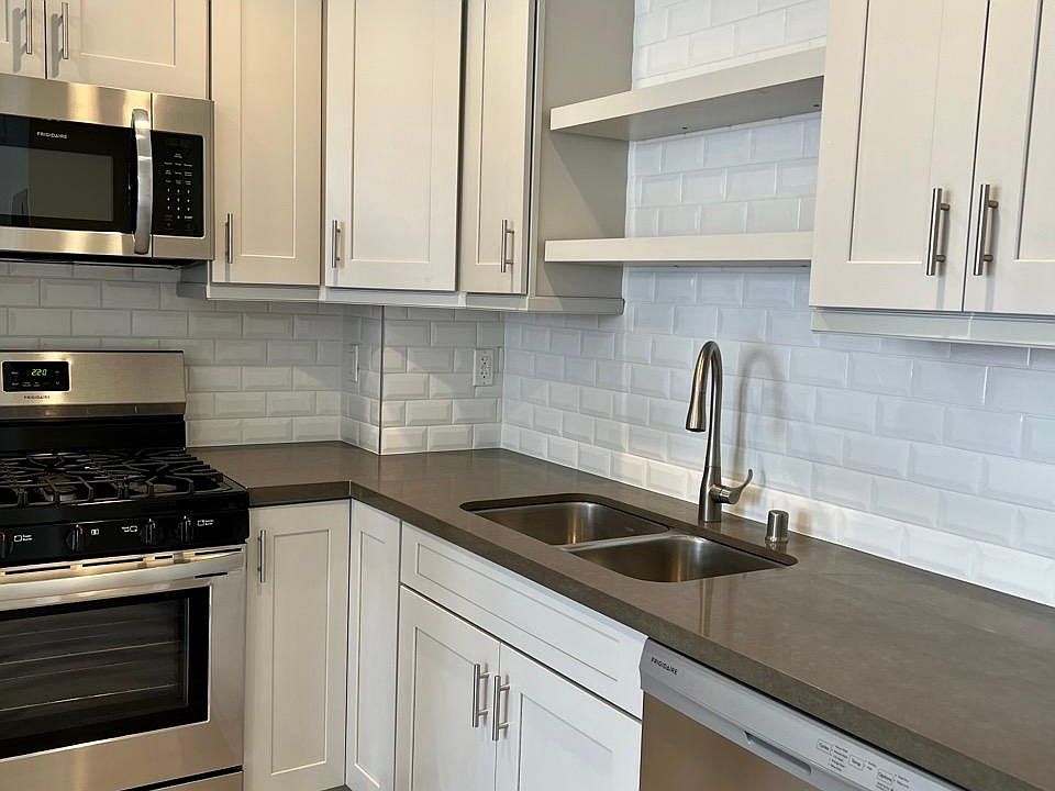 1st image of 314 W 6th St Suite 402