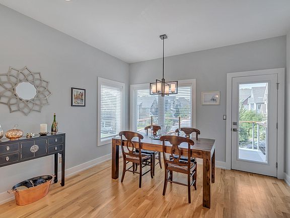 Access to outside deck from dining area