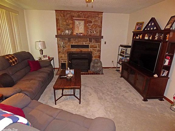 3rd image of 21 Allegheny Dr
