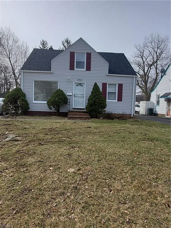 19208 Ridgewood Ave photo 1