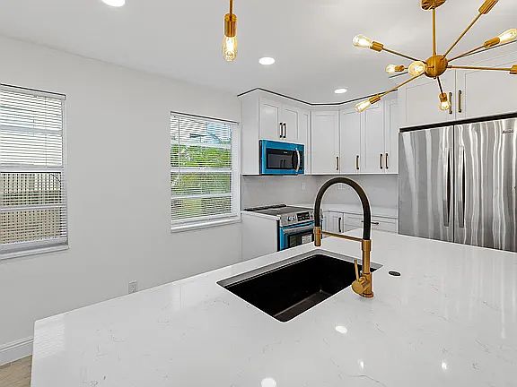 2nd image of 689 Normandy Ln #O