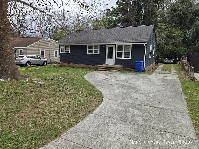 2061 Osceola Dr — Photo 2