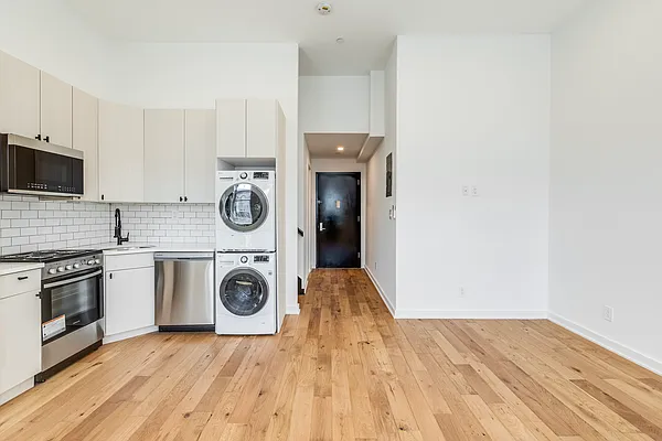 Rented by Compass | media 9