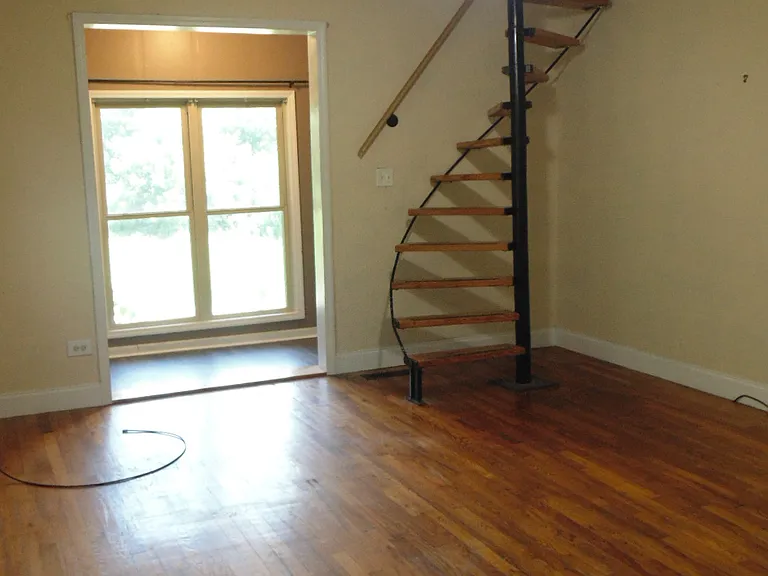 706 N Burns Rd — Photo 4