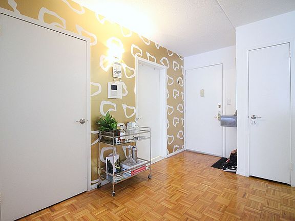 3rd image of 225 8th Ave Unit 3