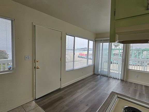 5th image of 1114 E Cliff Dr #5