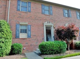 49 Oak Leaf Cir, Johnson City, TN 37601