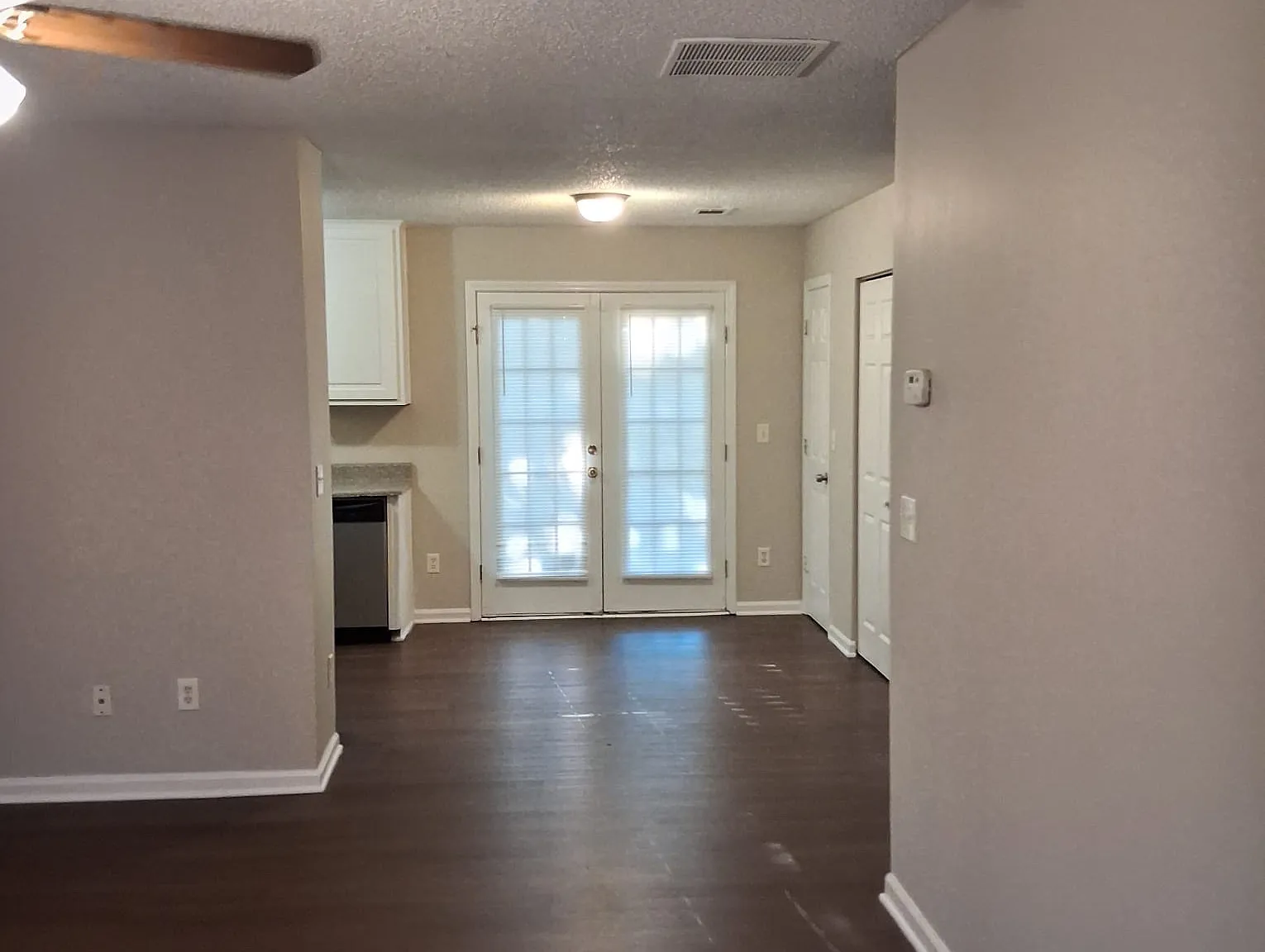 4 bed, 2.5 bath, 1548 sqft, $2,200 — Photo 3
