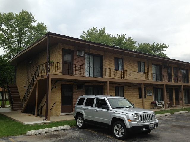 1st image of 15301 Knox Ave APT 15