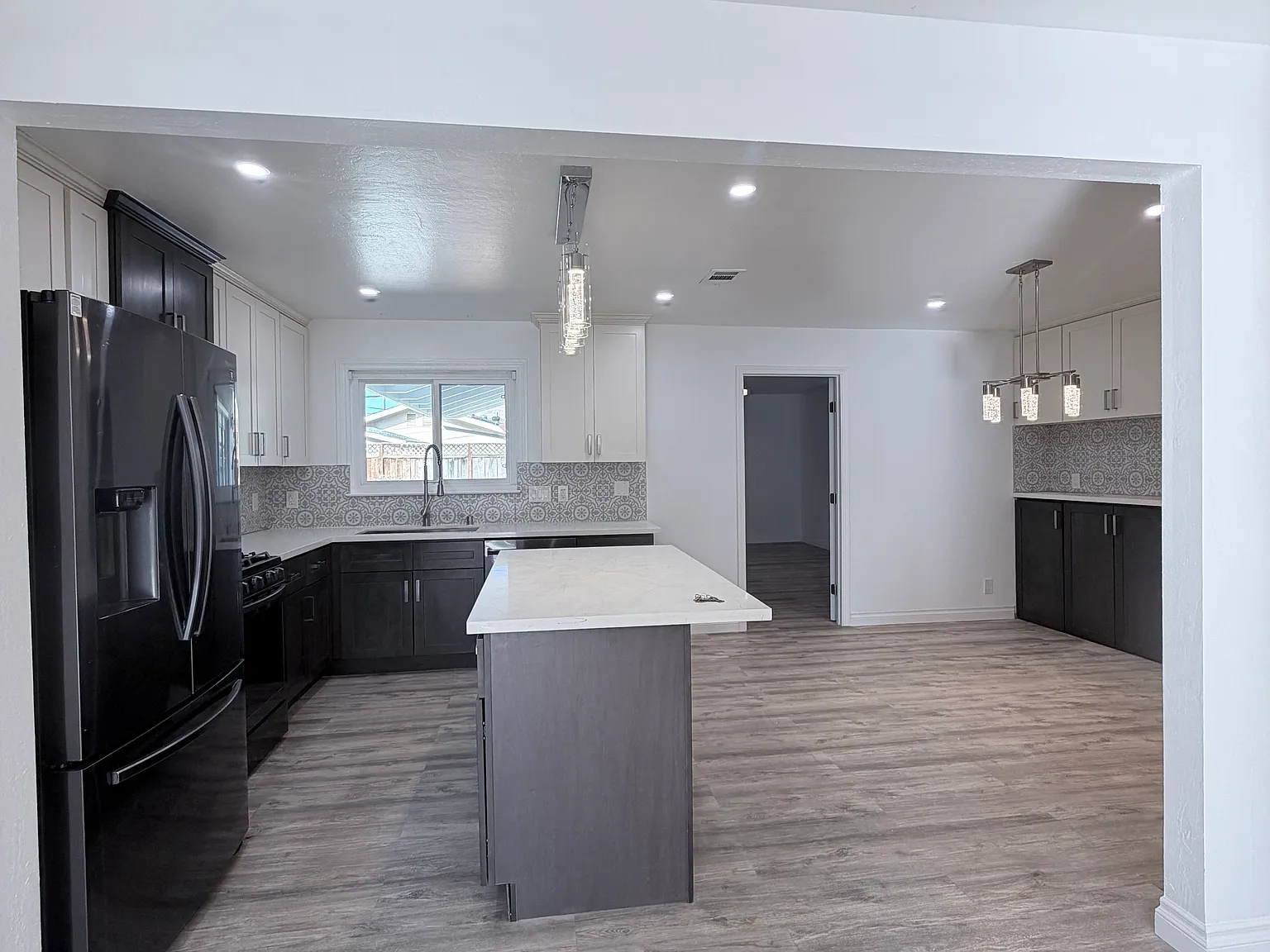 4 bed, 1438 sqft, $4,700 — Photo 4