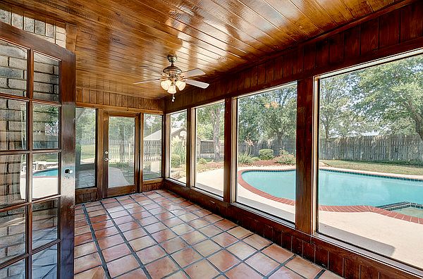 2nd image of 850 Wild Wood Ln