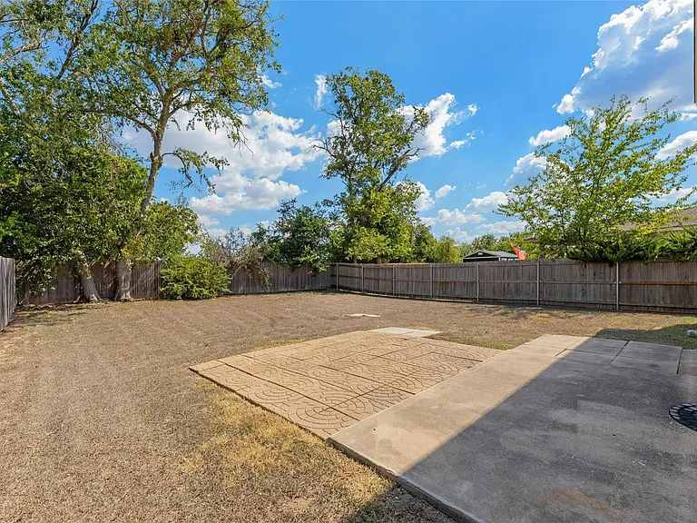 113 Matthew Dr — Photo 32