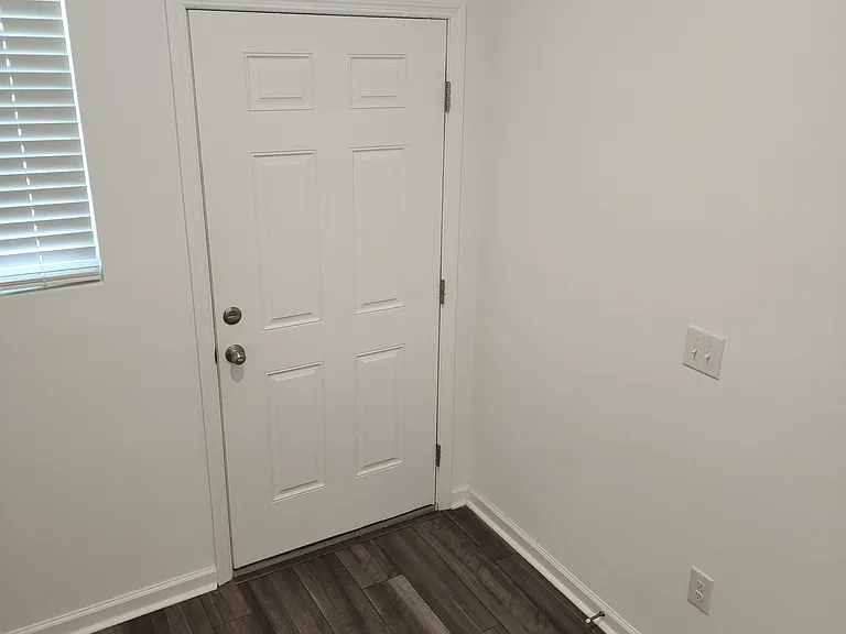 11805 Sylvia St — Photo 33