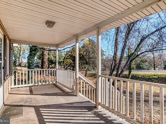 3rd image of 1622 Orange Rd